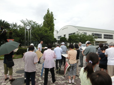 中吉野町２丁目町内会の津波避難ビル見学が本校で行われました。