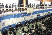 紙吹雪は、昭和38年から続いています。