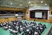 体育館での全体会の様子です。