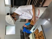洋菓子を作っています。おいしくできました。