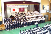 ３年生によるハレルヤ合唱です。昭和59年から続いています。